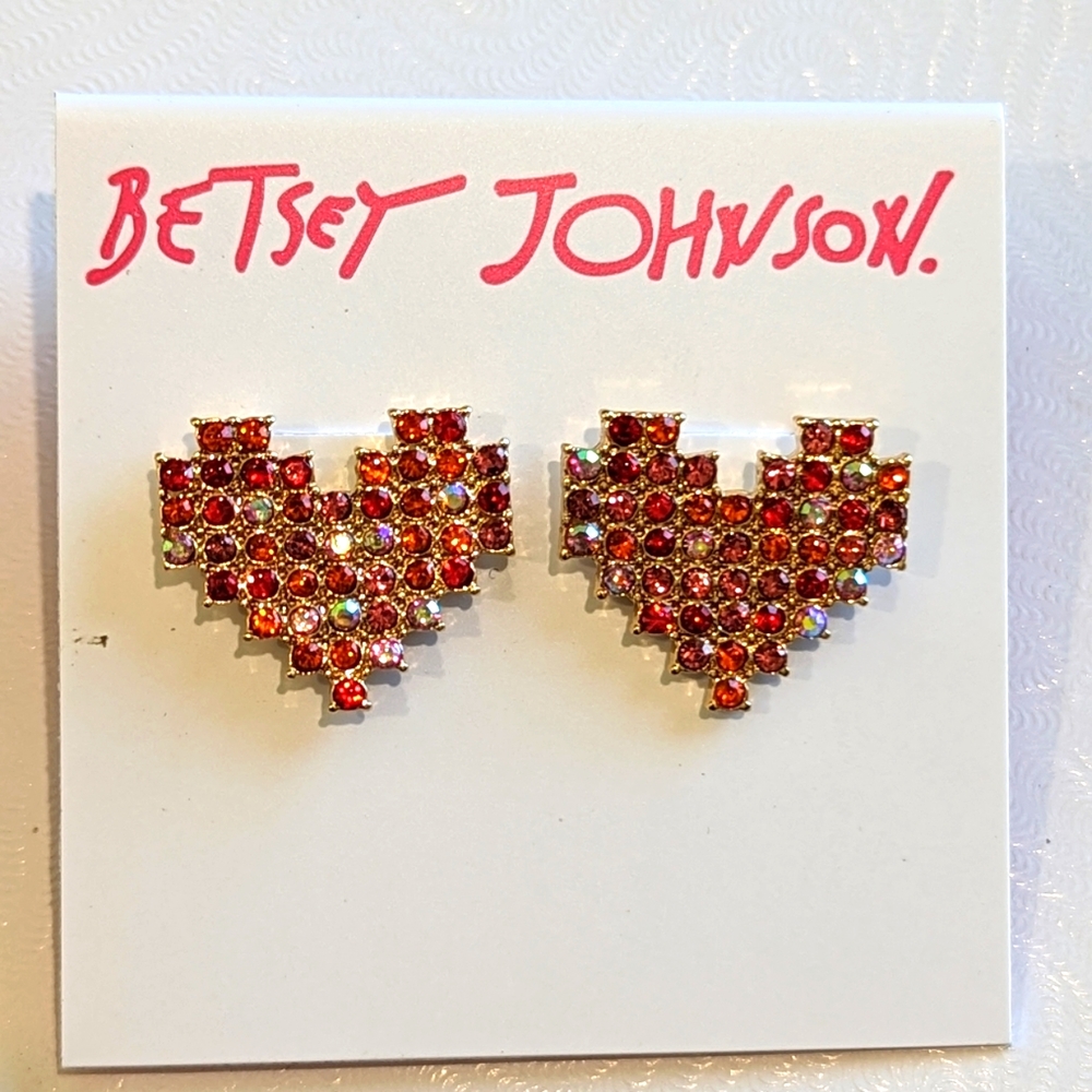 🆕 BETSEY JOHNSON "Dear Betsey" Pink Heart Crystal Stud Earrings